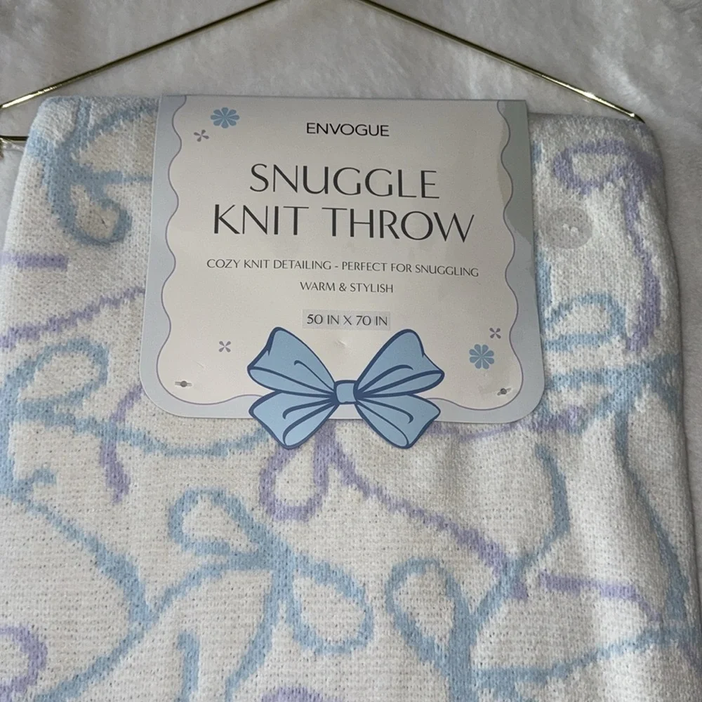 NWT - Envogue Bow ribbon blue and purple Throw